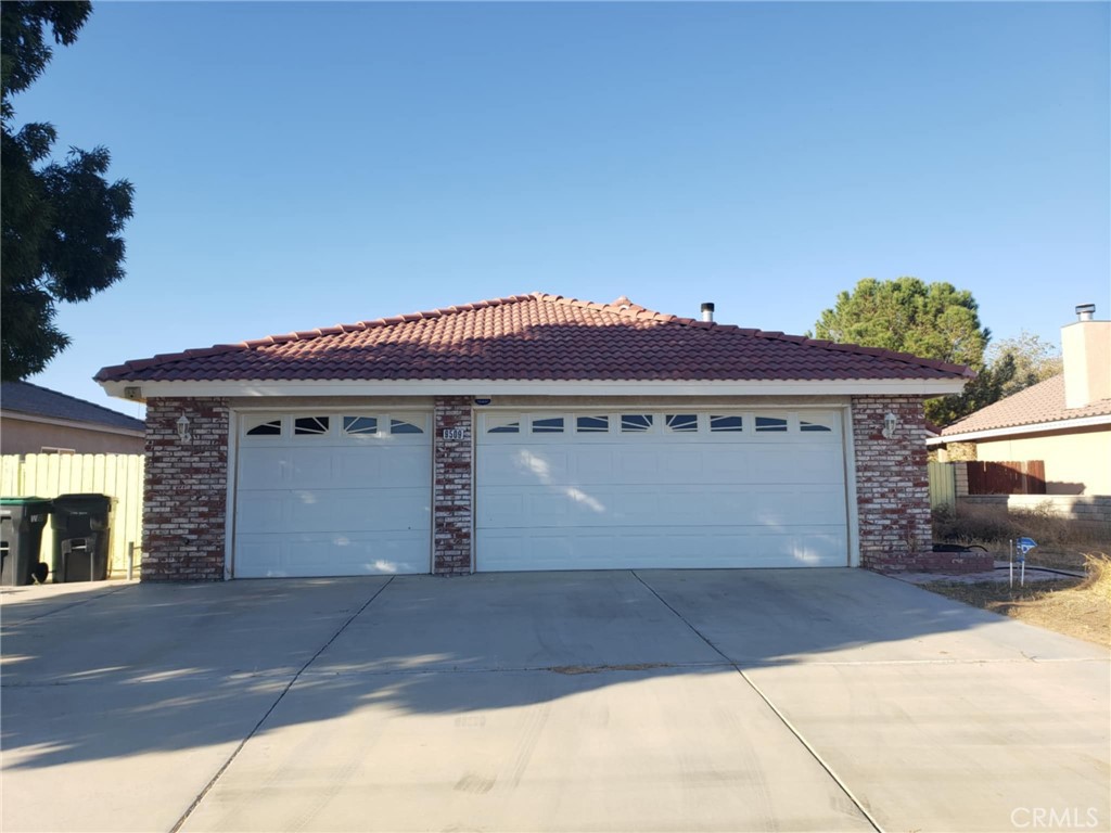 a view of a house with a yard and garage