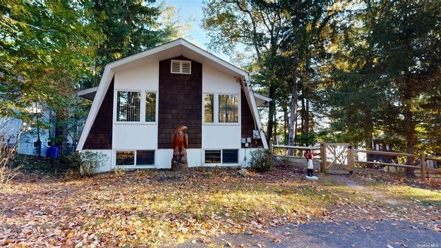 $569,999 | 1250 Lakeview Road | Taconic Shores