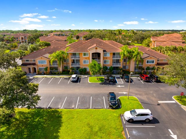 $211,999 | 211 Southwest Palm Drive, Unit 304 | St. Lucie West Country Club