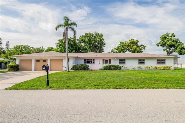 $899,000 | 2026 Pine Terrace | South Sarasota