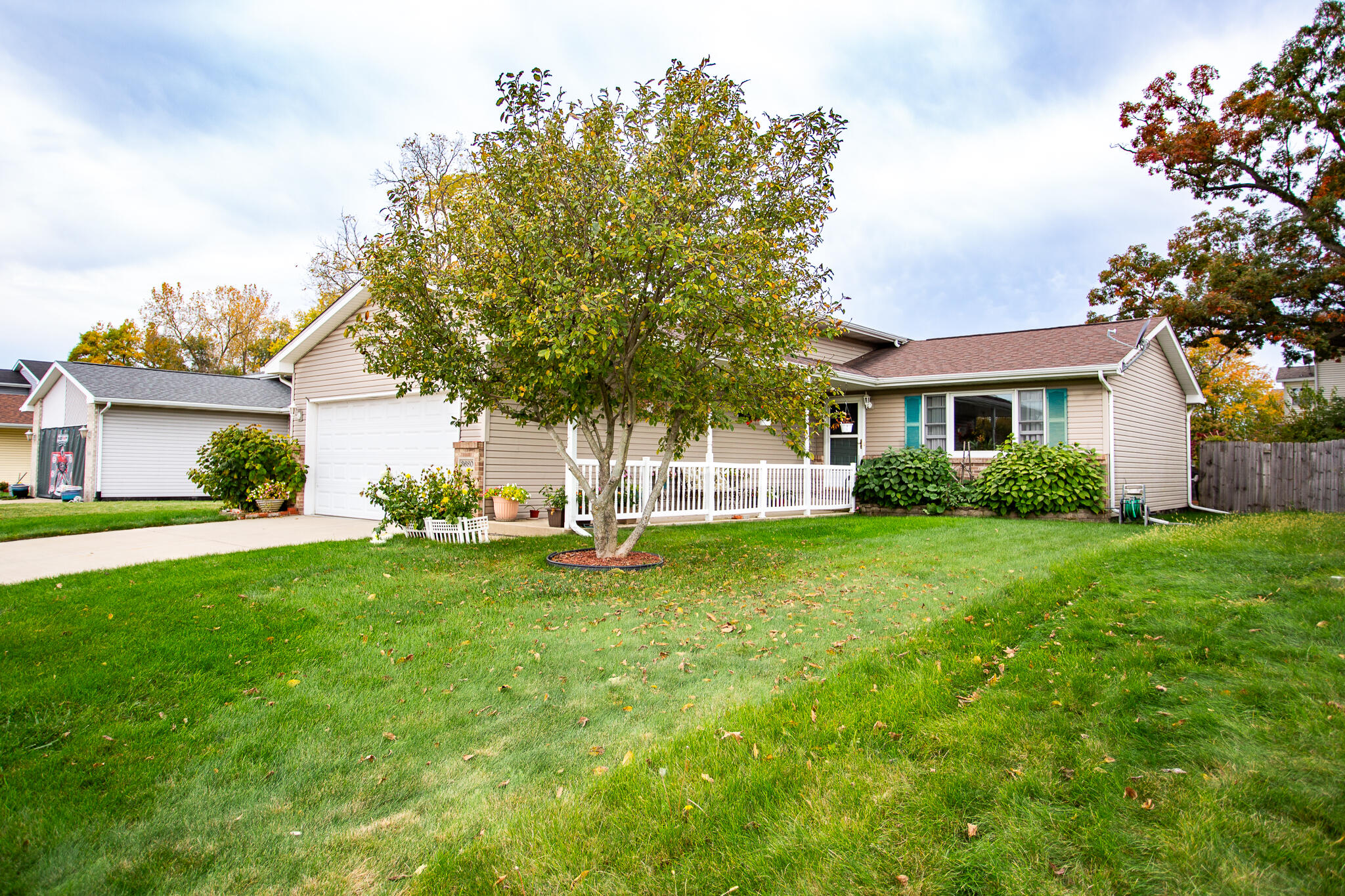 a view of a house with a backyard