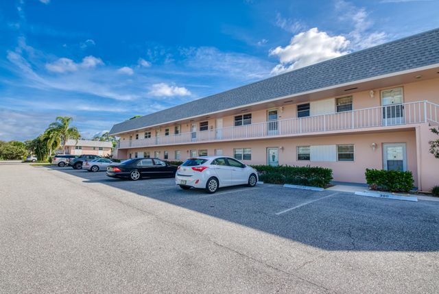 $2,950 | 18081 Southeast Country Club Drive, Unit 30299