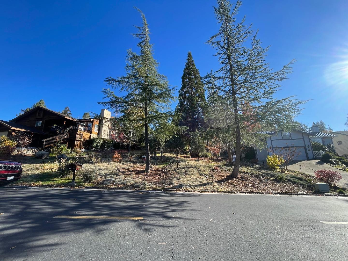 a view of a backyard of the house