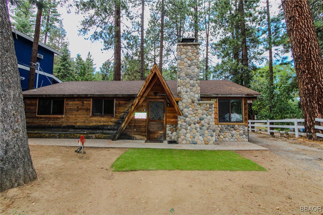 a view of house and outdoor space