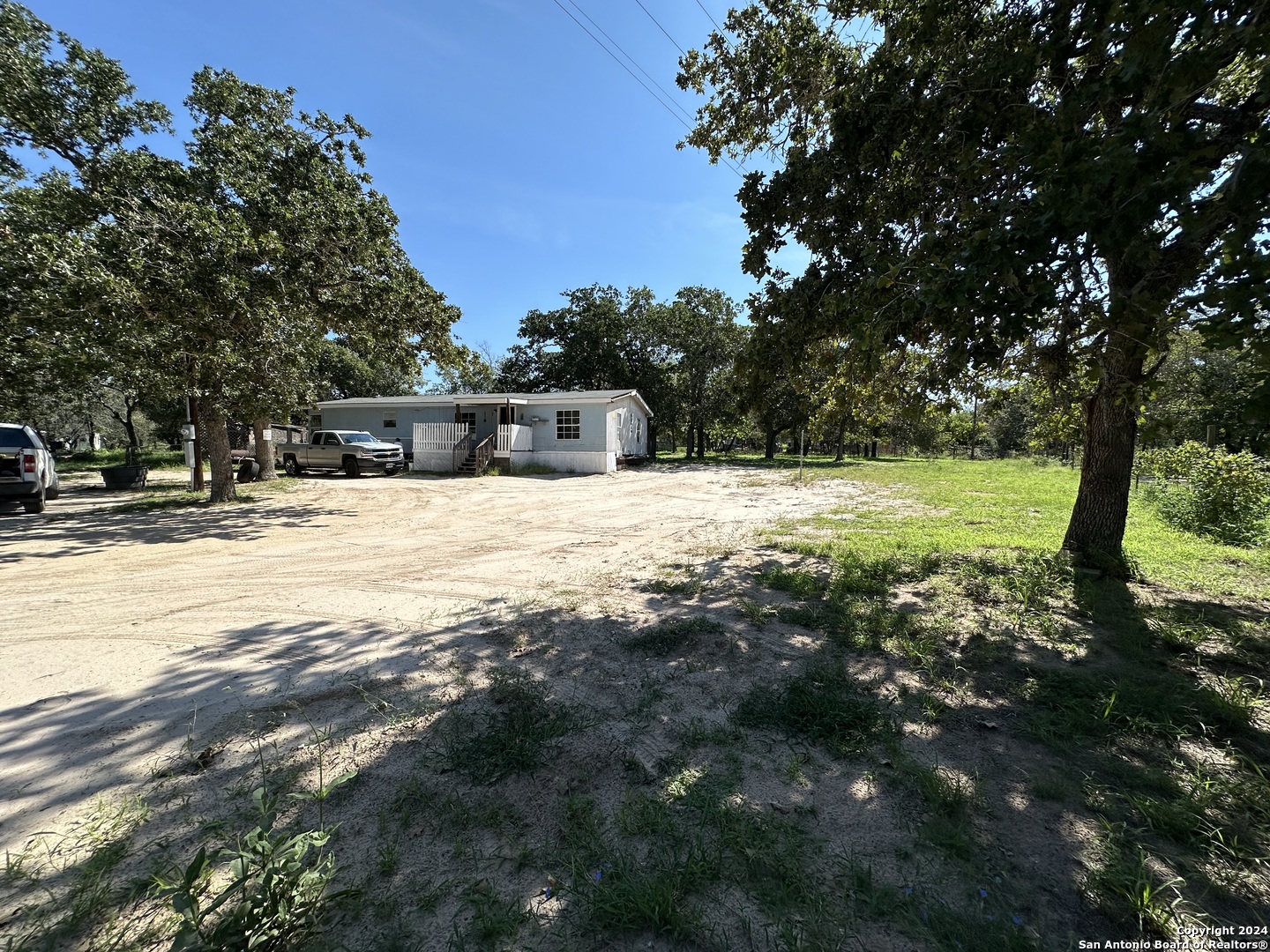 a view of back yard of the house