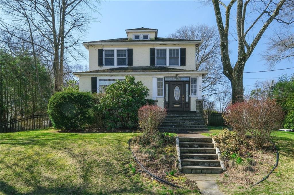 Stucco home in Edgewood neighborhood