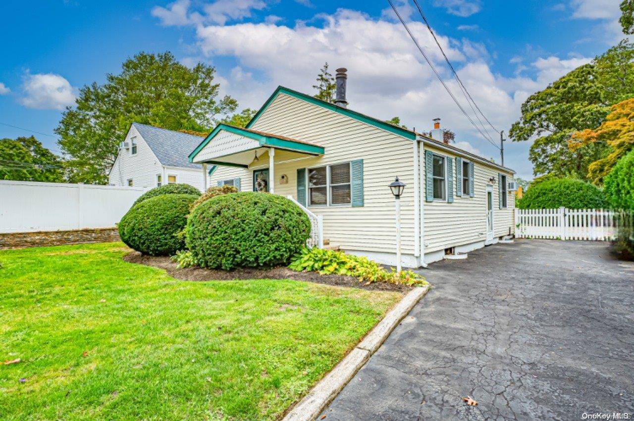 a view of a house with a yard and plants