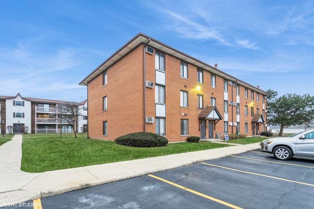 $1,950 | 261 North Gregory Street, Unit 7 | Willows of Fox Valley