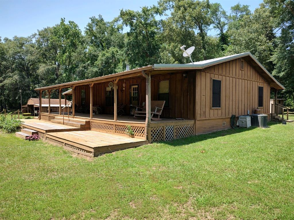 a view of a house with backyard and porch