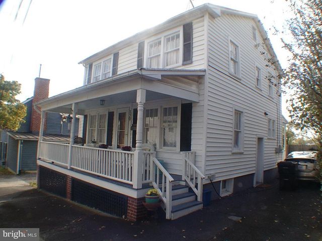 $339,900 | 129 East Monmouth Street | Winchester