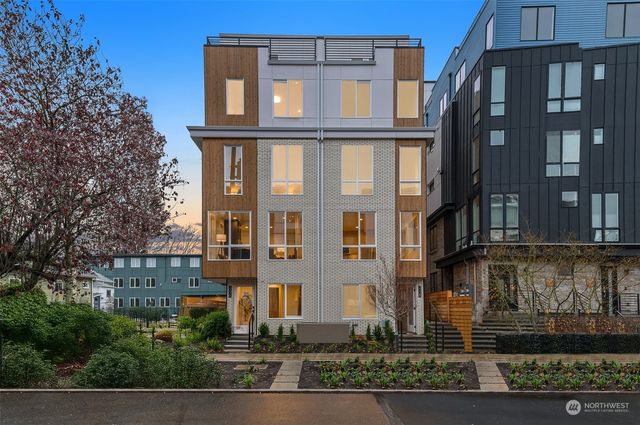 $999,900 | 222 10th Avenue East | Capitol Hill