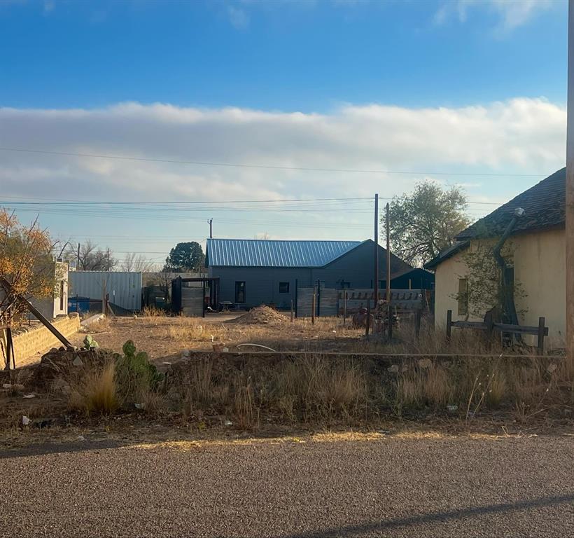 a view of a house with roof yard