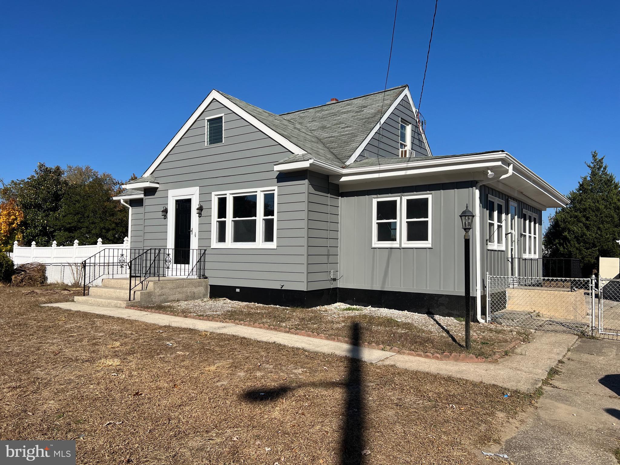 a view of front of house with a yard