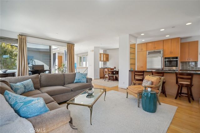 $3,285,000 | 2303 Vista Drive | Manhattan Beach Sand