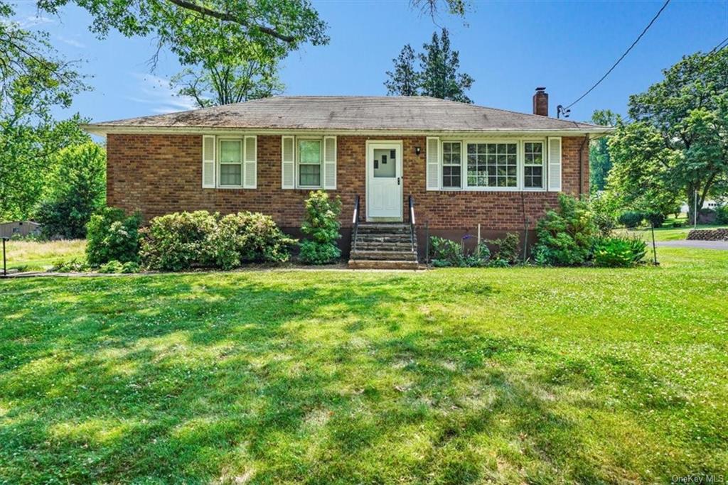 Single story home with a front yard