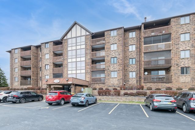 $204,900 | 10420 Circle Drive, Unit 28B | Oak Lawn