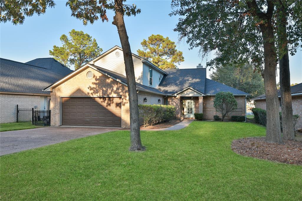 a view of a yard in front of house