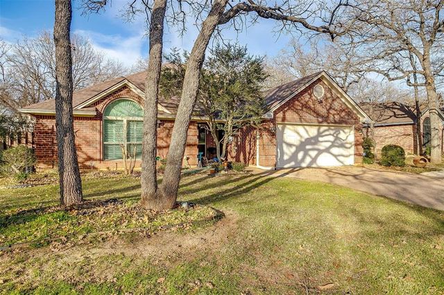 $348,000 | 1101 Glen Oak Drive | Burleson