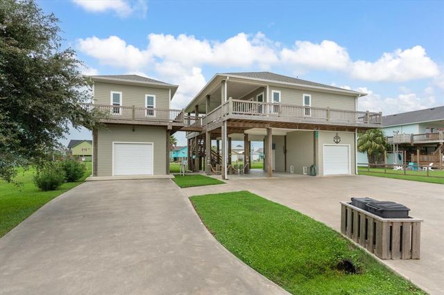 $535,000 | 957 Mary Ann | Crystal Beach