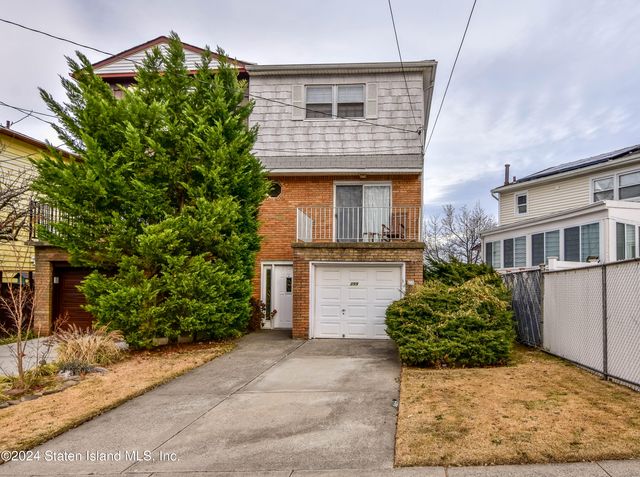 $688,000 | 399 Harold Street | Willowbrook