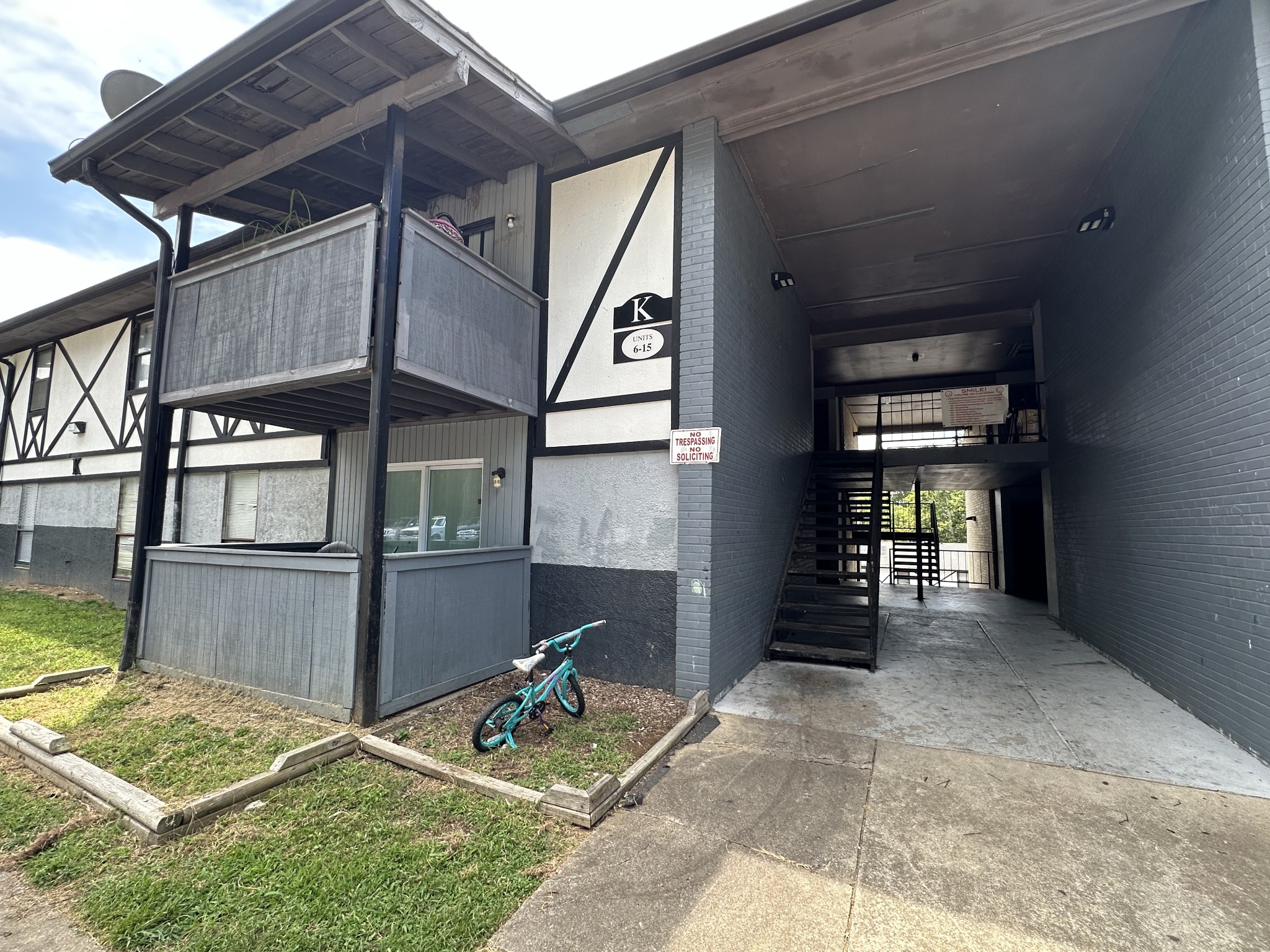 a view of entryway and hall