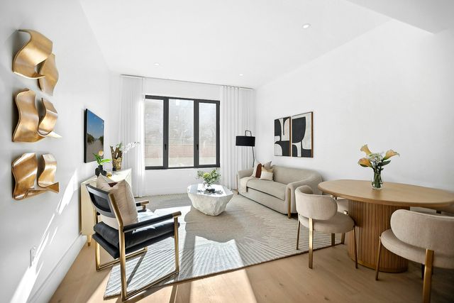 $1,649,000 | 244 East 52nd Street, Unit 2C | Midtown East