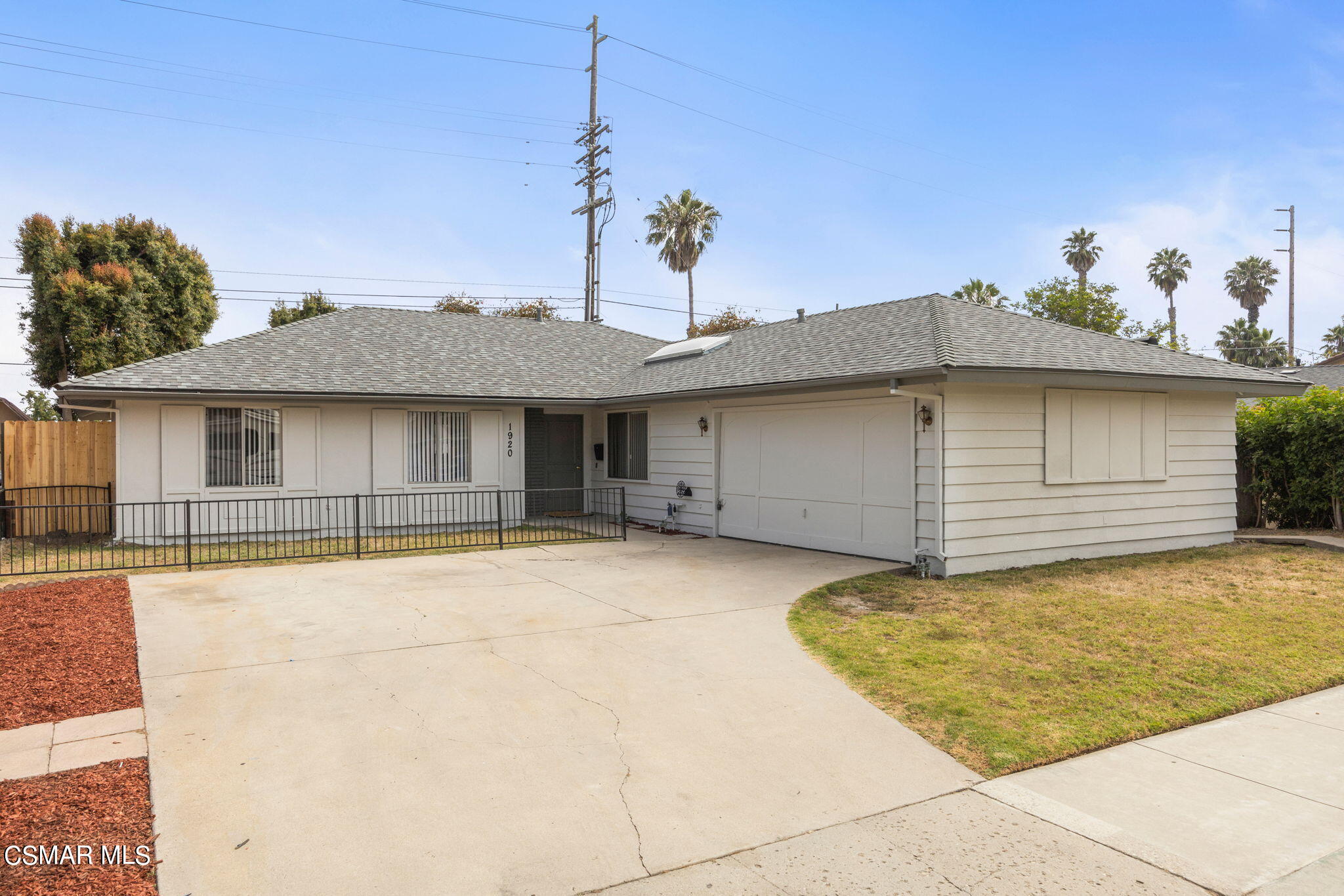 a view of a house with a backyard