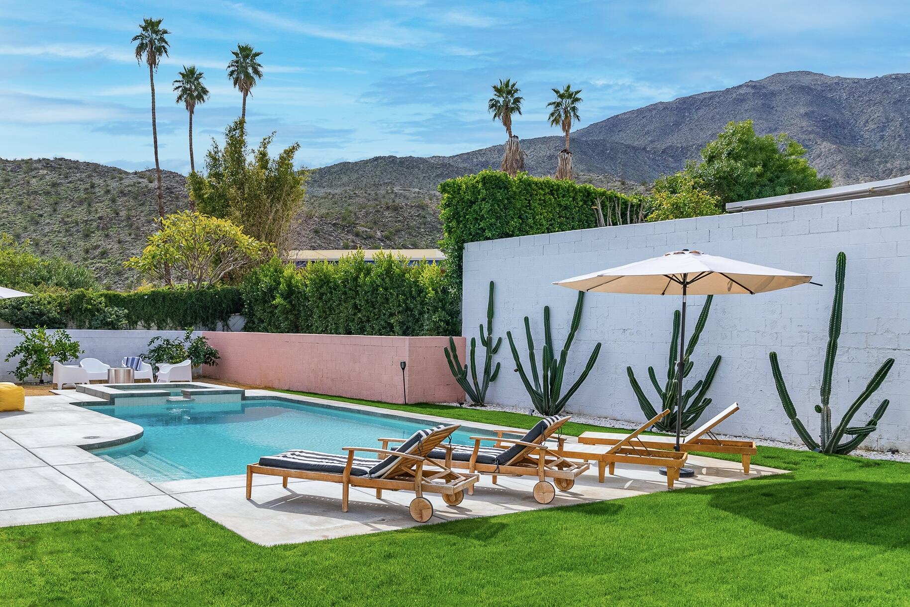 Pool & Mountain View