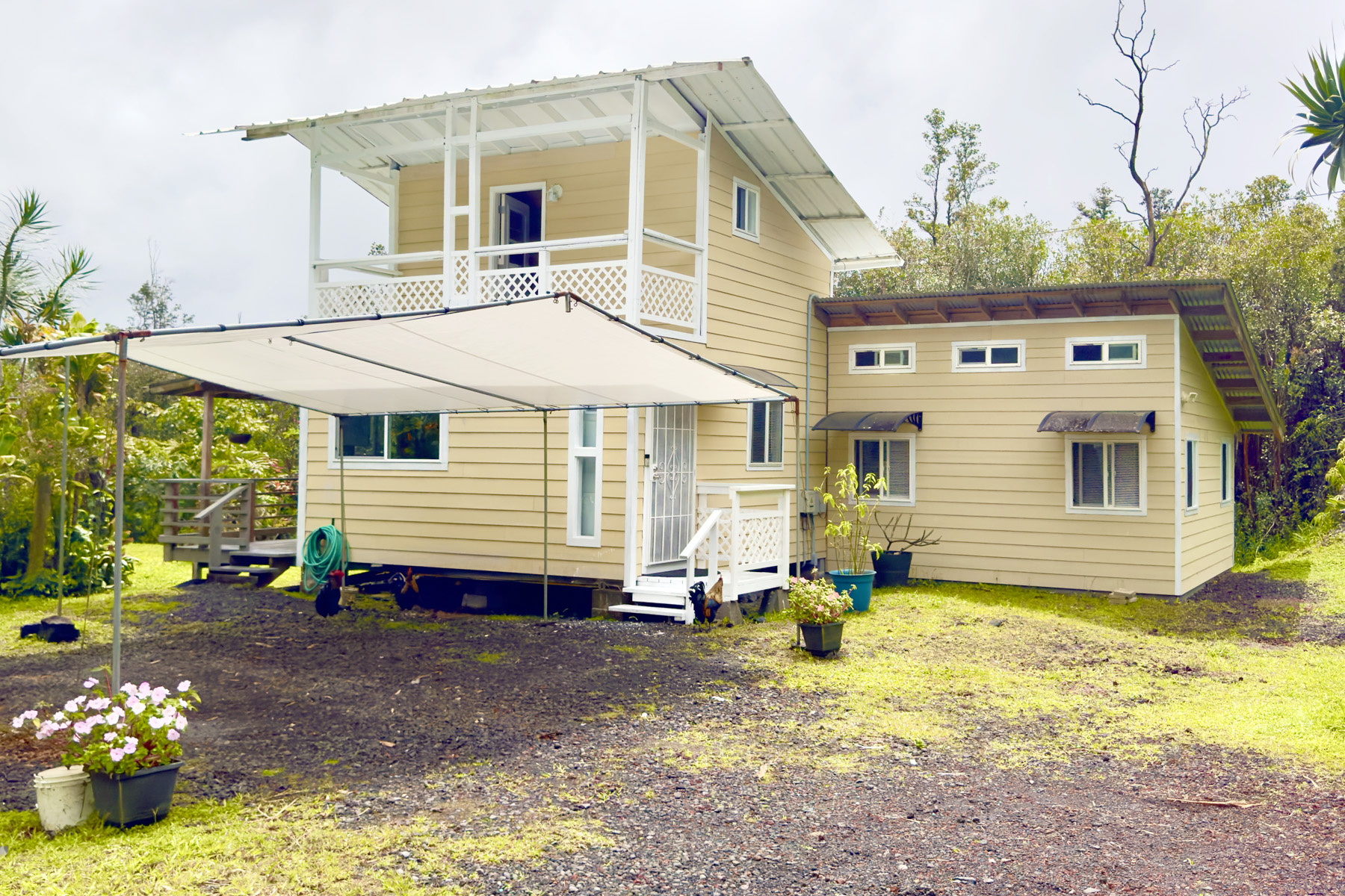 a view of a house with backyard and sitting area