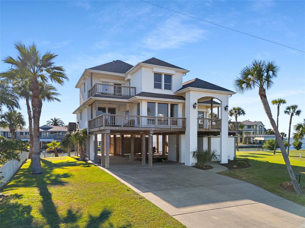 Main approach from streetside bordering the Galveston Island State Park