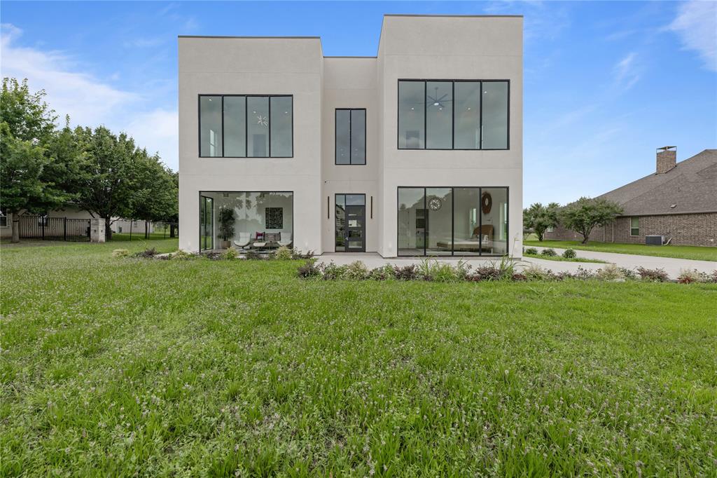 a view of an house with backyard porch and garden