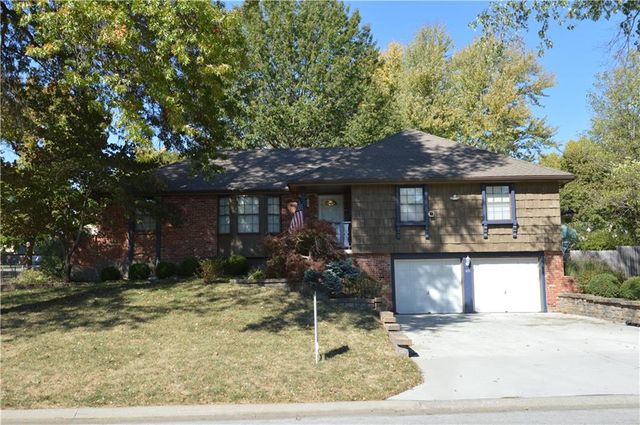 $289,000 | 416 Southwest Sunset Drive | Lee's Summit