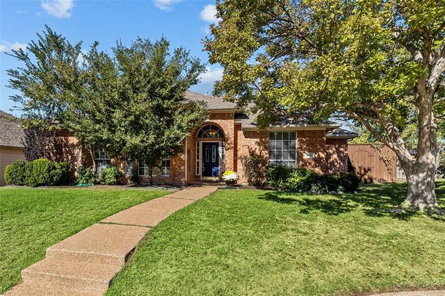 $430,000 | 2412 Norwich Drive | Southwest Carrollton