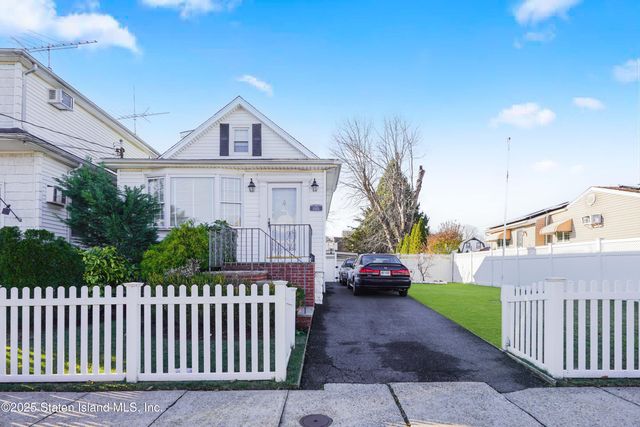 $778,888 | 166 Wiman Avenue | Great Kills