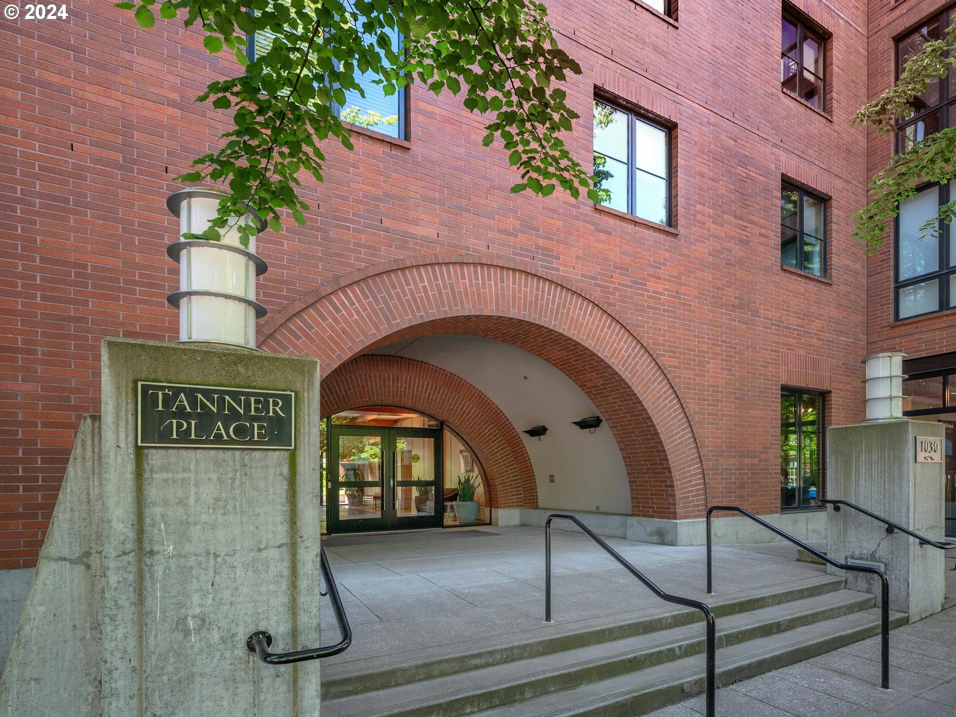 a view of building entrance