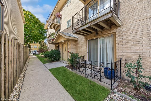 $300,000 | 4111 North Mozart Street, Unit 3W | Irving Park