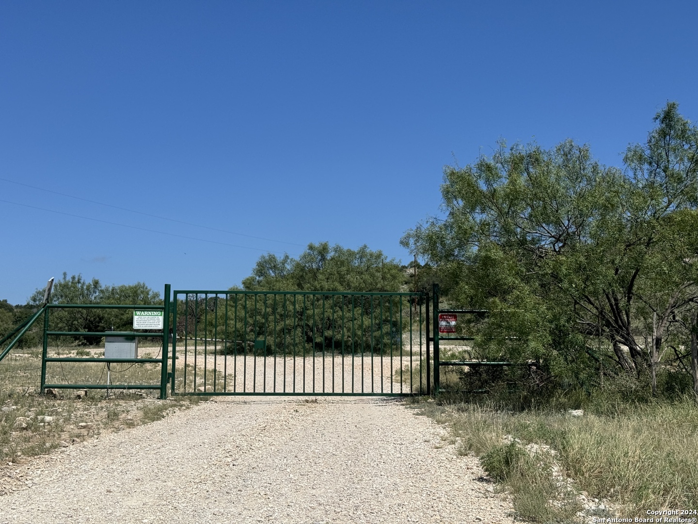 a view of a fence yard