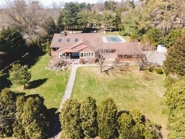 $2,399,000 | 1 Rolling Drive | Old Westbury