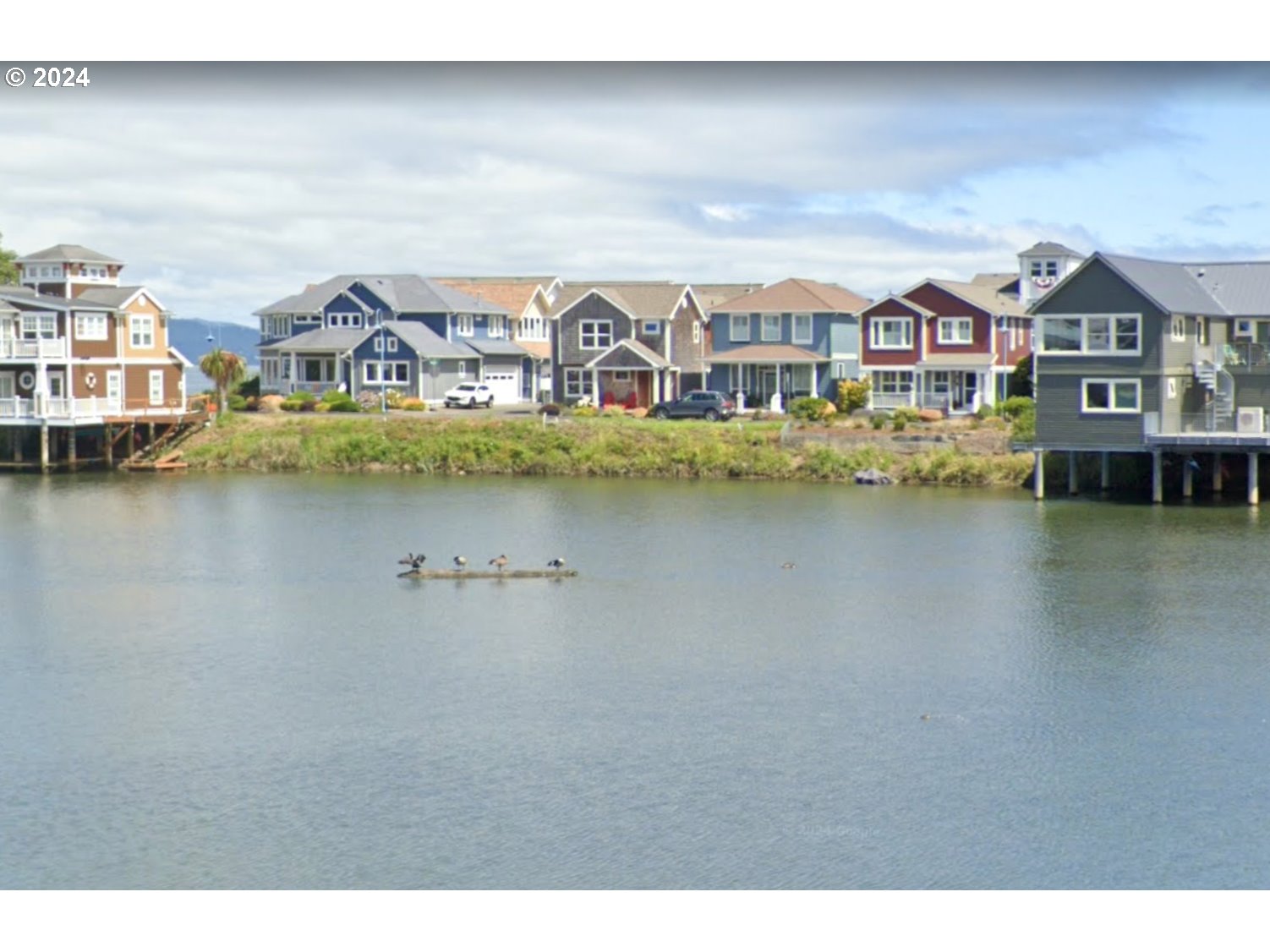 a view of houses with outdoor space and lake view