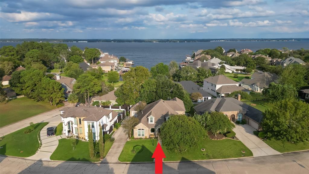 You are just a short walk to the beautiful Lake Conroe!