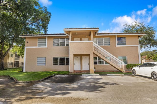 $1,850 | 10190 Twin Lakes Drive, Unit 14B | Coral Springs