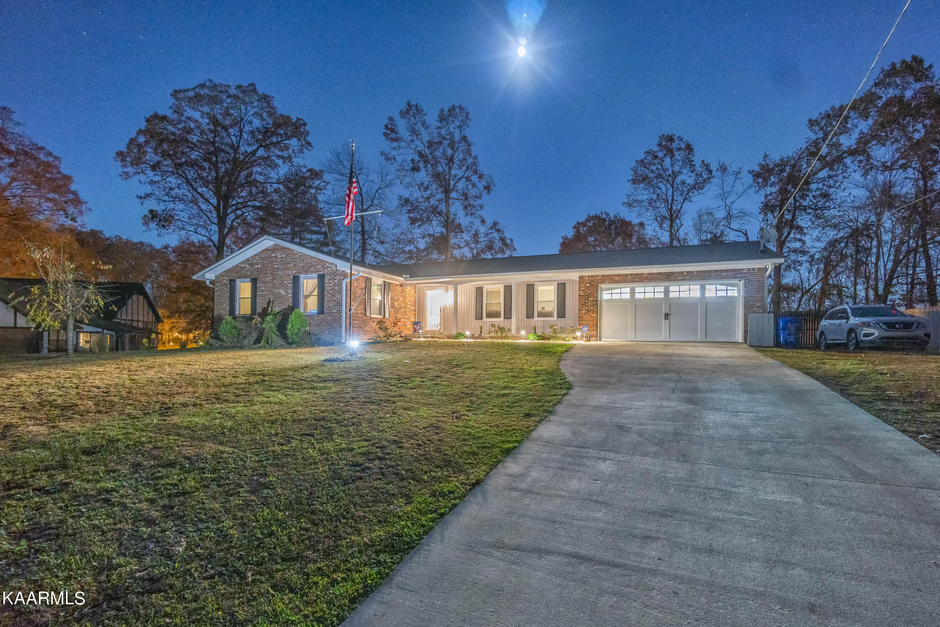 102 Oakwood_Twilight-