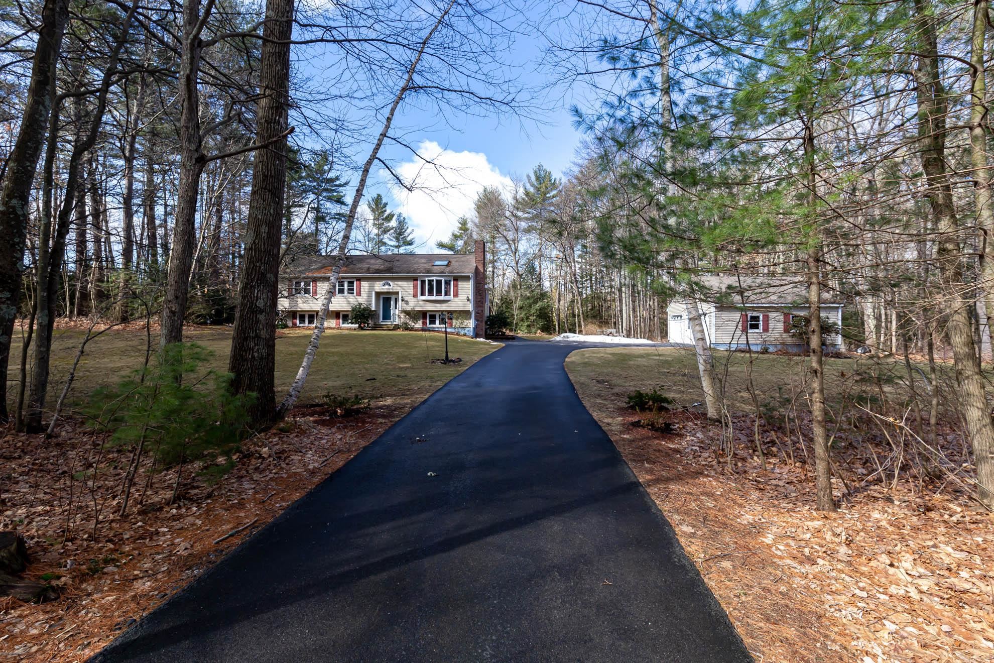 14 Old Coach Road, Londonderry, NH 03053 | Compass