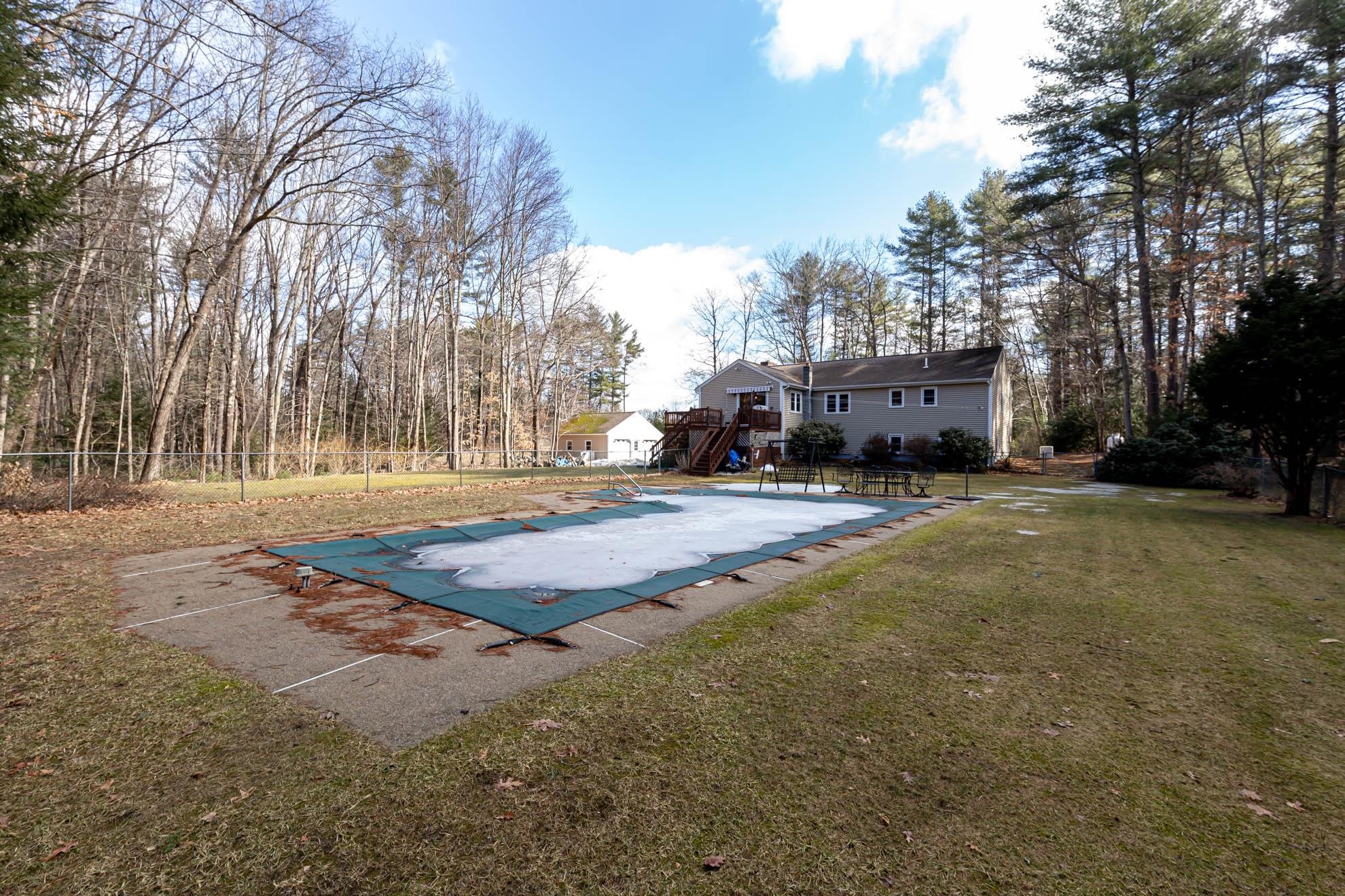 14 Old Coach Road, Londonderry, NH 03053 | Compass