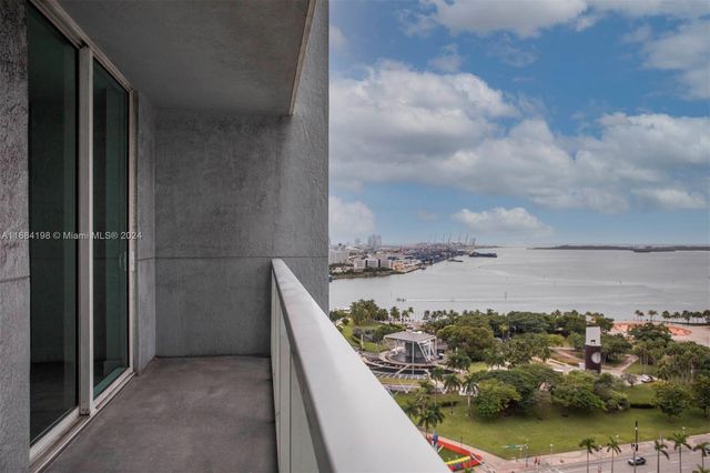 $3,000 | 244 Biscayne Boulevard, Unit 2107 | Vizcayne