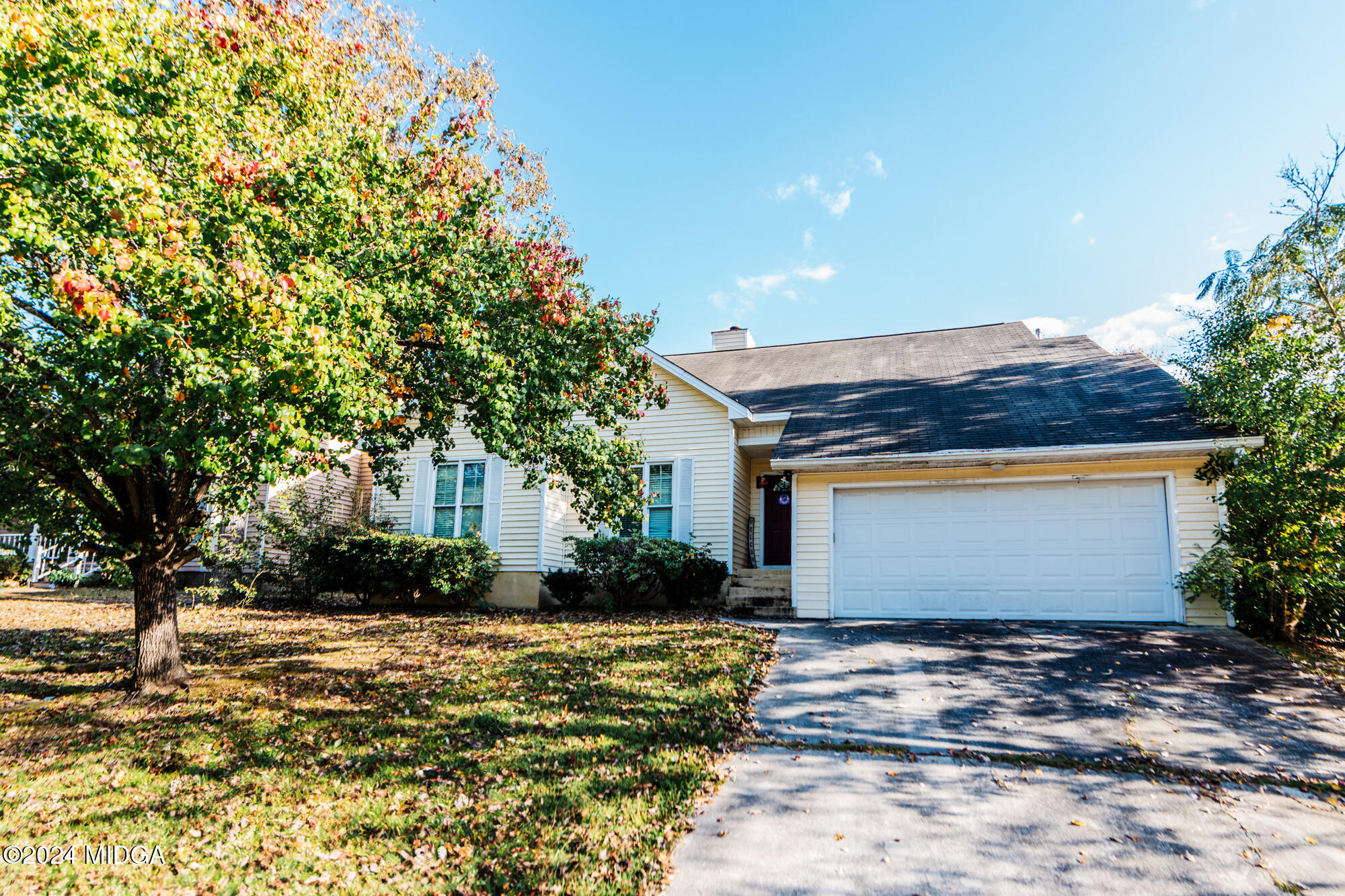 a front view of house with yard