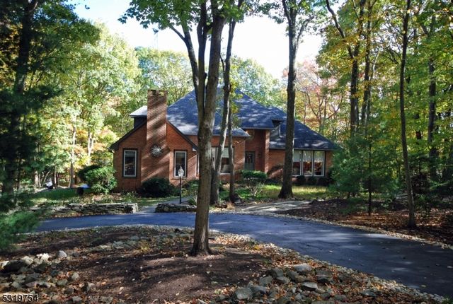 $910,000 | 103 Rockburn Pass | West Milford