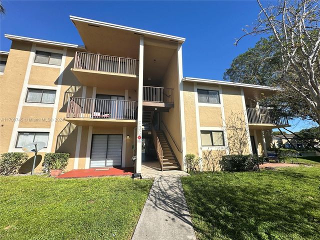 $2,300 | 301 Palm Way, Unit 206 | The Palms of Pembroke Condominium