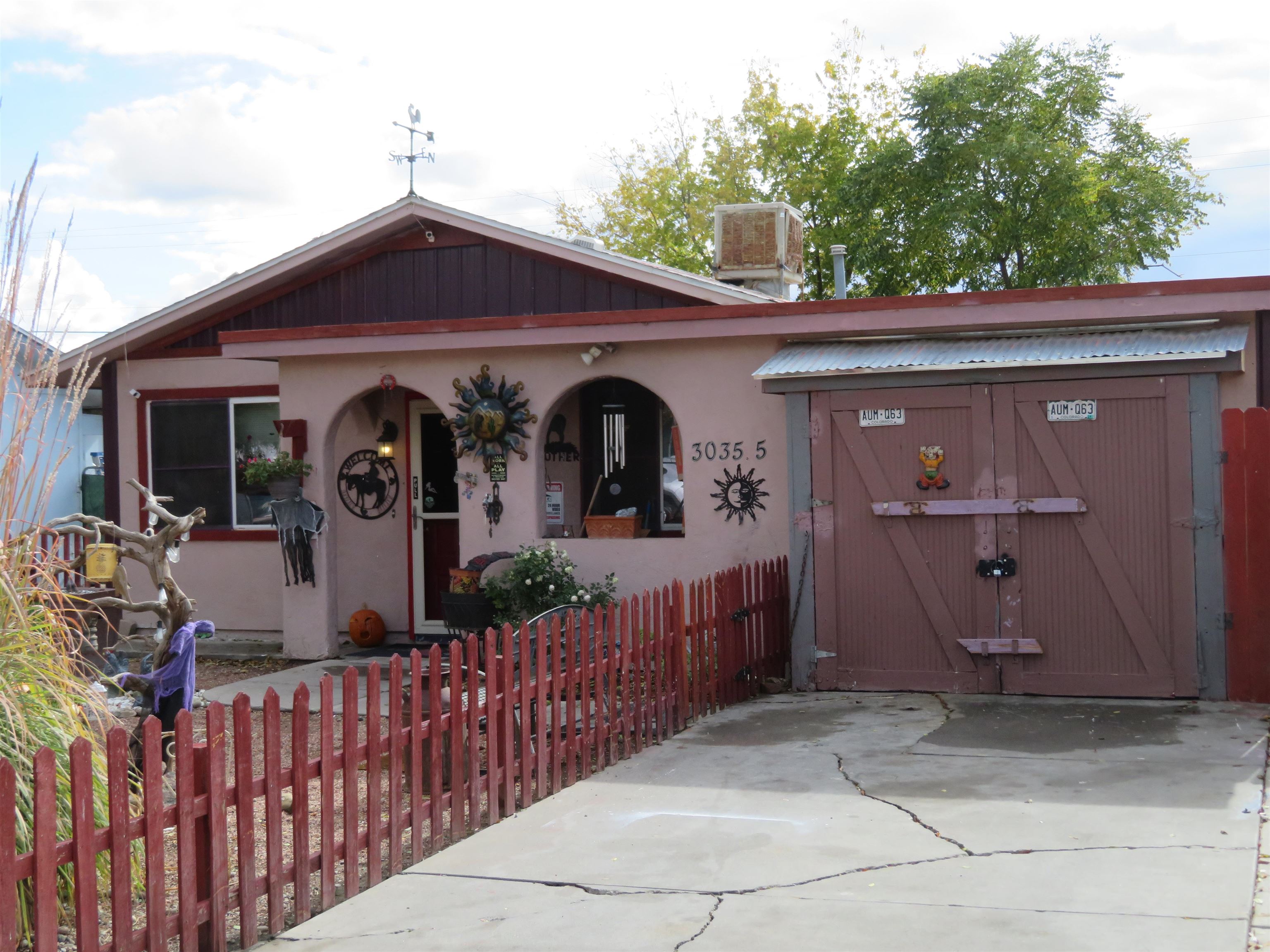 a front view of house with yard