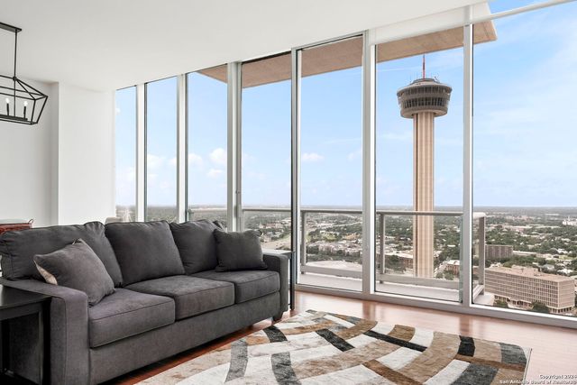 $725,000 | 610 East Market Street, Unit 3115 | Downtown San Antonio